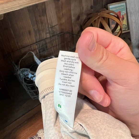 Athleta women’s printed venture pant size 6 - Picture 9 of 12